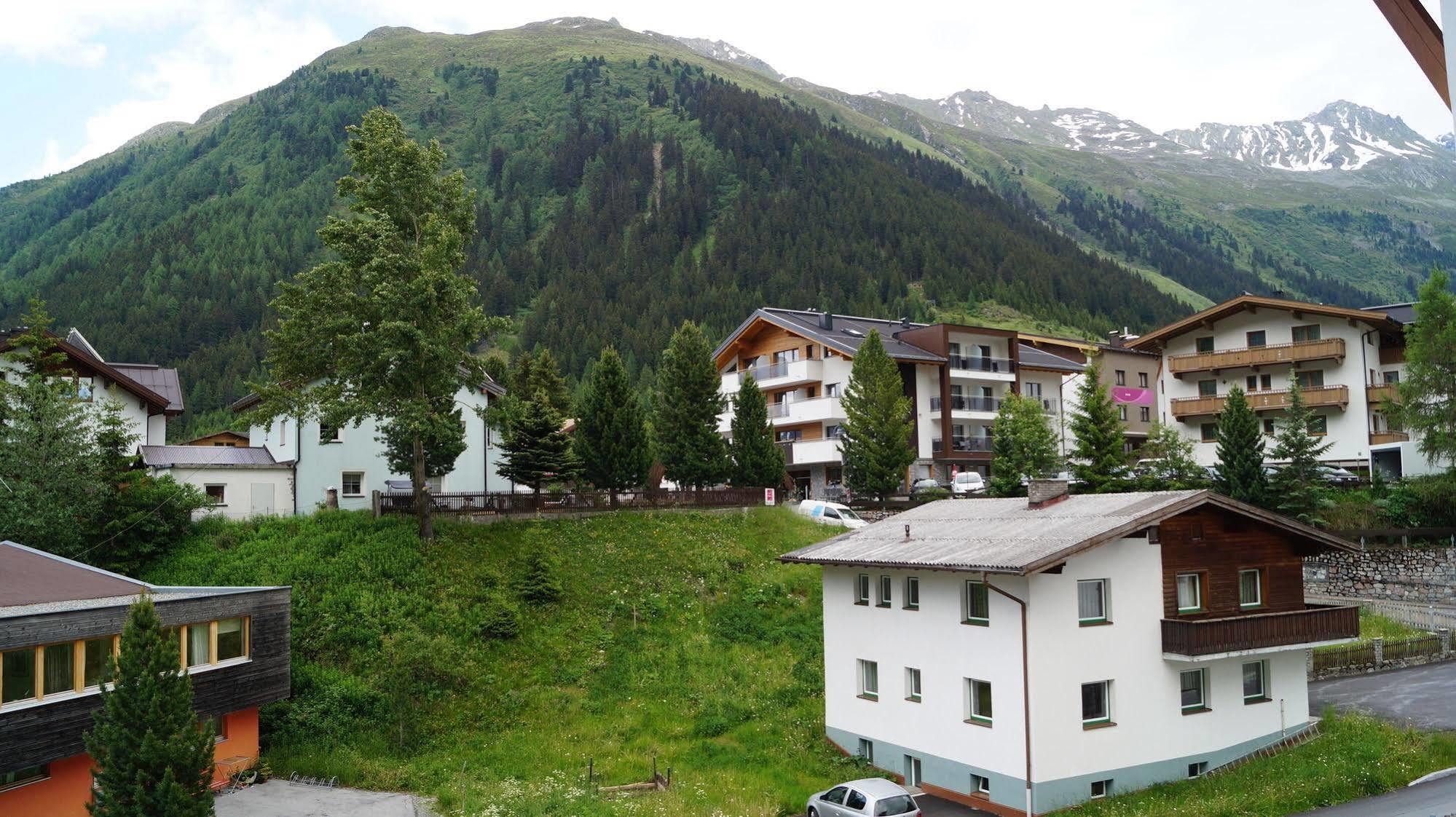 Vaya Galtuer Paznaun Inklusive Silvretta Card Premium Im Sommer Exterior photo